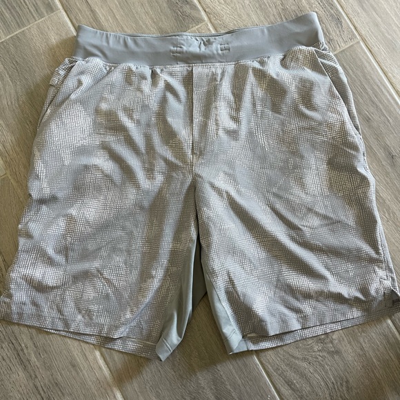 Lululemon Men's T.H.E. Short 9" Linerless LM7AAWS - Picture 3 of 4